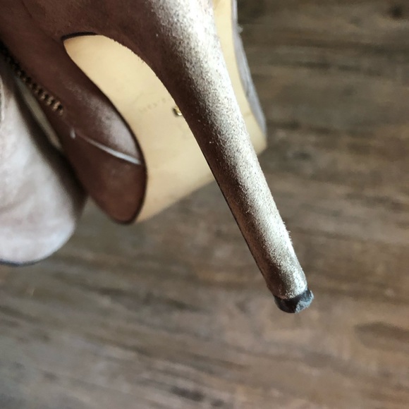 Ann Taylor peep toe heel booties. Suede. Size 7 - Picture 6 of 7